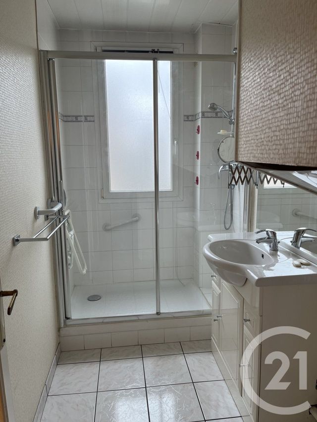 Appartement F4 à vendre - 4 pièces - 65.7 m2 - GENNEVILLIERS - 92 - ILE-DE-FRANCE - Century 21 Halesia Immobilier