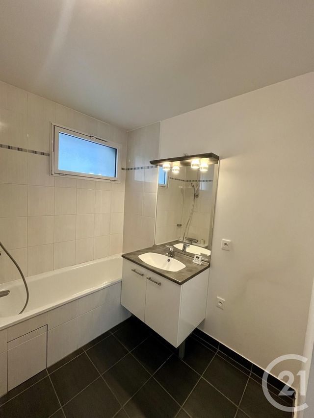 Appartement F2 à louer - 2 pièces - 38.7 m2 - GENNEVILLIERS - 92 - ILE-DE-FRANCE - Century 21 Halesia Immobilier