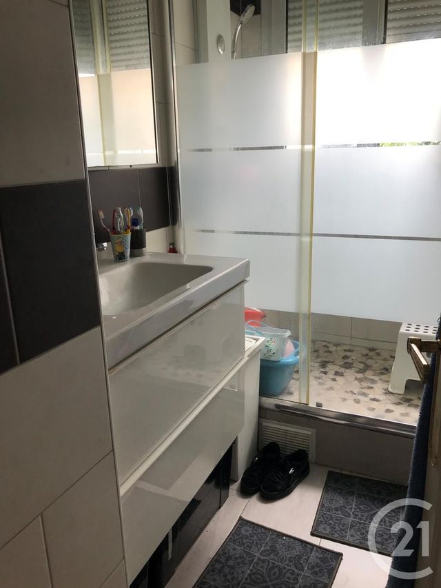 Afficher la photo en grand Appartement F4 à vendre - 4 pièces - 65.0 m2 - GENNEVILLIERS - 92 - ILE-DE-FRANCE - Century 21 Halesia Immobilier