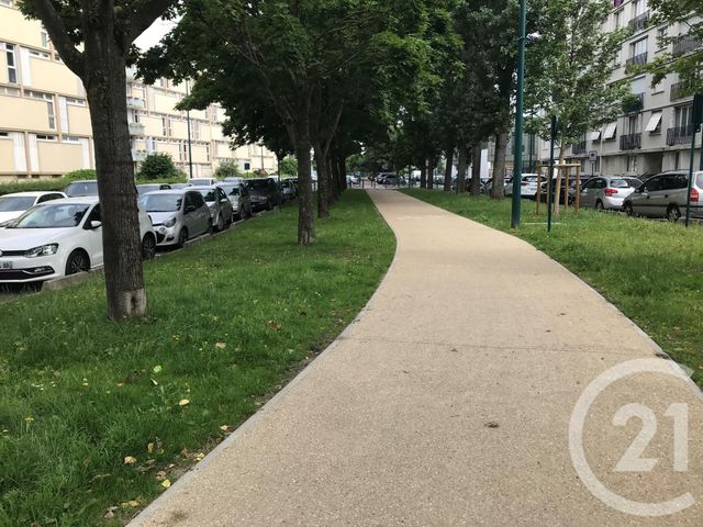 Afficher la photo en grand Appartement F4 à vendre - 4 pièces - 65.0 m2 - GENNEVILLIERS - 92 - ILE-DE-FRANCE - Century 21 Halesia Immobilier