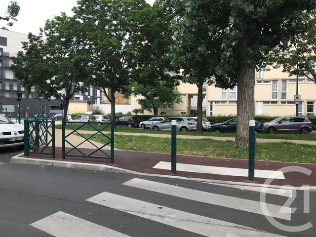 Afficher la photo en grand Appartement F4 à vendre - 4 pièces - 65.0 m2 - GENNEVILLIERS - 92 - ILE-DE-FRANCE - Century 21 Halesia Immobilier