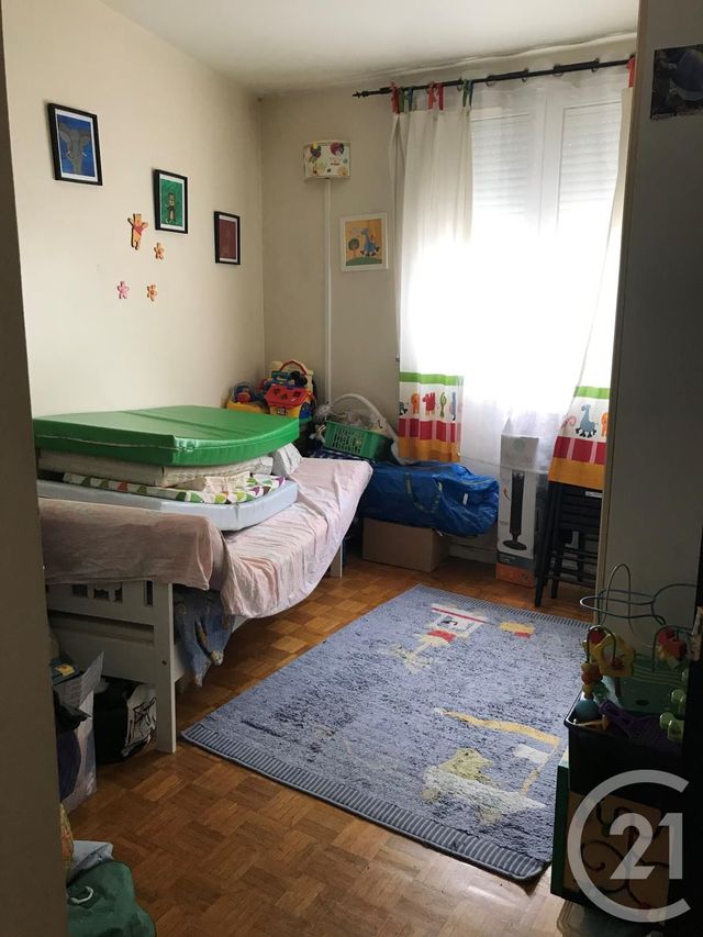 Afficher la photo en grand Appartement F4 à vendre - 4 pièces - 65.0 m2 - GENNEVILLIERS - 92 - ILE-DE-FRANCE - Century 21 Halesia Immobilier