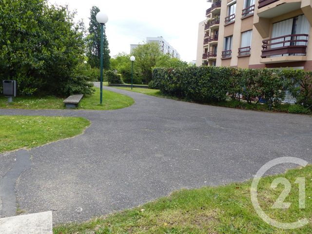 Appartement F3 à louer - 3 pièces - 62.43 m2 - GENNEVILLIERS - 92 - ILE-DE-FRANCE - Century 21 Halesia Immobilier Appartement F3 à louer - 3 pièces - 62.43 m2 - GENNEVILLIERS - 92 - ILE-DE-FRANCE - Century 21 Halesia Immobilier