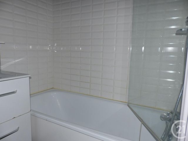 Appartement F3 à louer - 3 pièces - 62.43 m2 - GENNEVILLIERS - 92 - ILE-DE-FRANCE - Century 21 Halesia Immobilier Appartement F3 à louer - 3 pièces - 62.43 m2 - GENNEVILLIERS - 92 - ILE-DE-FRANCE - Century 21 Halesia Immobilier