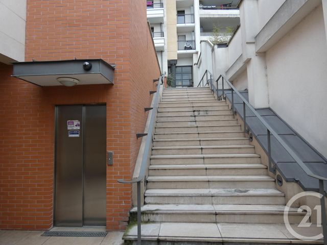 Appartement Studio à louer - 1 pièce - 30.42 m2 - COURBEVOIE - 92 - ILE-DE-FRANCE - Century 21 Halesia Immobilier