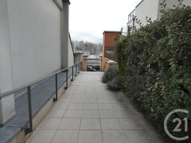 Appartement Studio à louer - 1 pièce - 30.42 m2 - COURBEVOIE - 92 - ILE-DE-FRANCE - Century 21 Halesia Immobilier