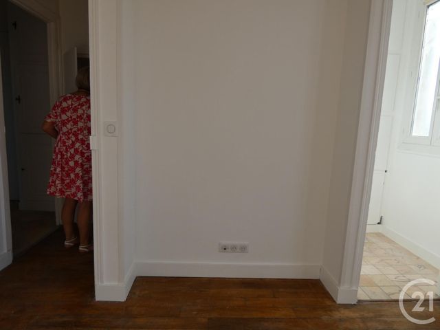 Afficher la photo en grand Appartement F3 à louer - 3 pièces - 46.0 m2 - ASNIERES SUR SEINE - 92 - ILE-DE-FRANCE - Century 21 Halesia Immobilier