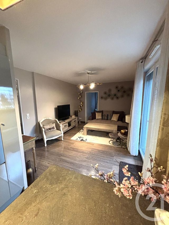 Appartement F2 à vendre - 2 pièces - 46.0 m2 - GENNEVILLIERS - 92 - ILE-DE-FRANCE - Century 21 Halesia Immobilier