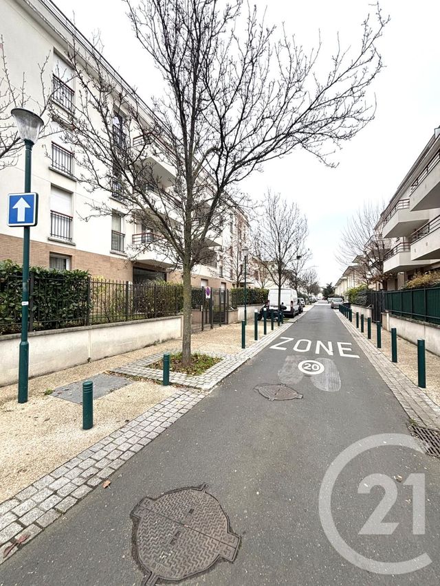 Appartement F2 à vendre - 2 pièces - 46.0 m2 - GENNEVILLIERS - 92 - ILE-DE-FRANCE - Century 21 Halesia Immobilier