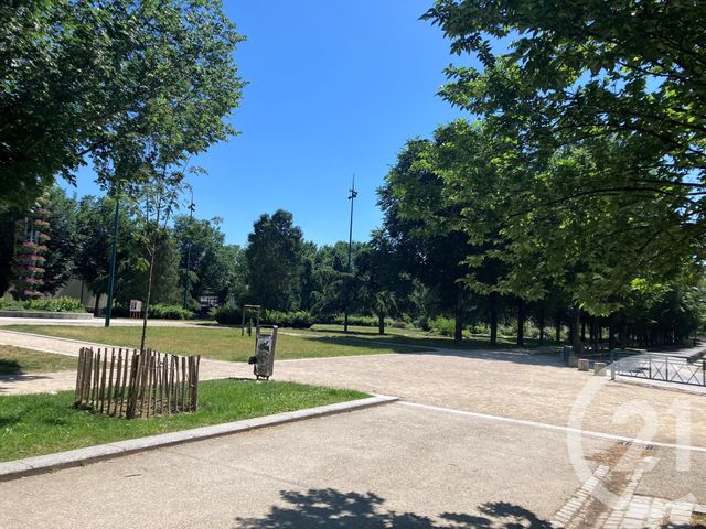 Afficher la photo en grand Appartement F3 à vendre - 3 pièces - 62.0 m2 - GENNEVILLIERS - 92 - ILE-DE-FRANCE - Century 21 Halesia Immobilier