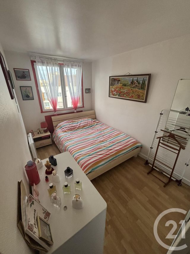 Afficher la photo en grand Appartement F3 à vendre - 3 pièces - 55.0 m2 - VILLENEUVE LA GARENNE - 92 - ILE-DE-FRANCE - Century 21 Halesia Immobilier