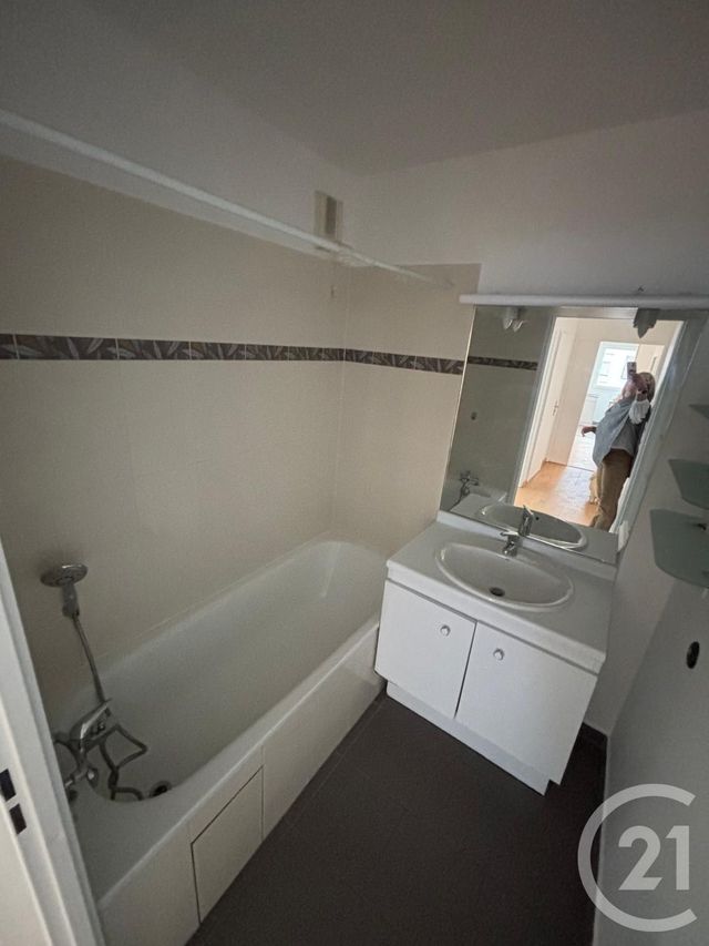 Appartement F3 à louer - 3 pièces - 53.62 m2 - LONGJUMEAU - 91 - ILE-DE-FRANCE - Century 21 Halesia Immobilier