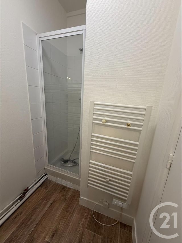Appartement F1 à louer - 1 pièce - 27.8 m2 - GENNEVILLIERS - 92 - ILE-DE-FRANCE - Century 21 Halesia Immobilier