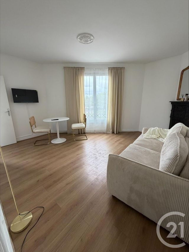 Appartement F1 à louer - 1 pièce - 27.8 m2 - GENNEVILLIERS - 92 - ILE-DE-FRANCE - Century 21 Halesia Immobilier