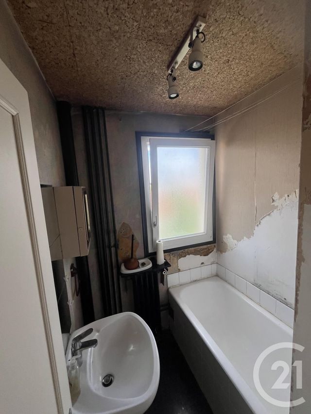 Appartement F2 à vendre - 2 pièces - 39.1 m2 - GENNEVILLIERS - 92 - ILE-DE-FRANCE - Century 21 Halesia Immobilier
