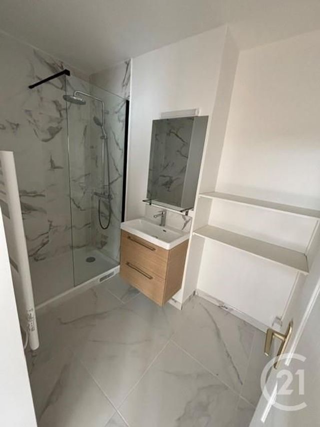 Appartement F3 à louer - 3 pièces - 54.0 m2 - GENNEVILLIERS - 92 - ILE-DE-FRANCE - Century 21 Halesia Immobilier
