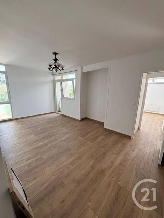 Appartement F3 à louer - 3 pièces - 54.0 m2 - GENNEVILLIERS - 92 - ILE-DE-FRANCE - Century 21 Halesia Immobilier